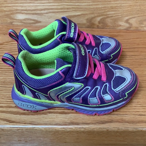 Geox girls shoes - like new size 8.5 - Picture 3 of 6